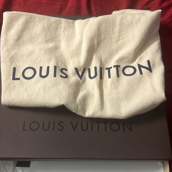 Louis Vuitton empty purse box with purse bag included - Picture 2 of 7